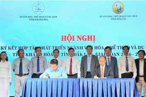 Sở Văn hóa, Thể thao và Du lịch tỉnh Khánh Hòa và Sở Văn hóa, Thể thao và Du lịch tỉnh Đắk Lắk vừa ký kết hợp tác nhiều lĩnh vực liên quan đến ngành (giai đoạn 2026 - 2030), trong đó có du lịch. Ảnh: Bích Hồ