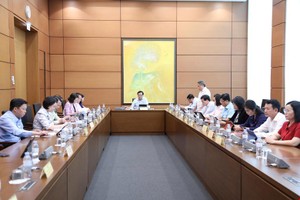 Phiên thảo luận tổ 10 sáng 22/10.