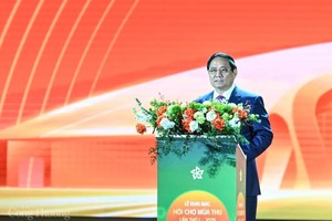 Thủ tướng Chính phủ Phạm Minh Chính phát biểu khai mạc Hội chợ mùa Thu 2025, tối 25/10.