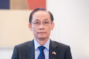 Bí thư Trung ương Đảng, Bộ trưởng Ngoại giao Lê Hoài Trung.