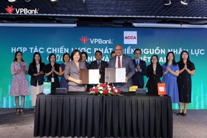 Đại diện VPBank và ACCA ký kết biên bản ghi nhớ hợp tác phát triển nguồn nhân lực giữa VPBank và ACCA Việt Nam
