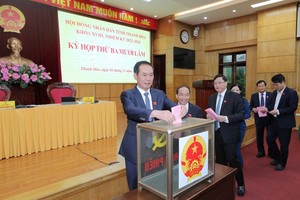 Các đại biểu HĐND tỉnh bỏ phiếu bầu Phó Chủ tịch UBND tỉnh, ảnh: Thanhhoa.gov.vn