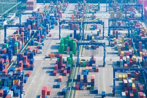 Quang cảnh cảng hàng hóa tại tỉnh Giang Tô, Trung Quốc. Ảnh: THX/TTXVN