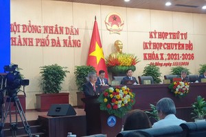 Chủ tịch HĐND TP.Đà Nẵng Nguyễn Đức Dũng phát biểu khai mạc kỳ họp thứ 4 (kỳ họp chuyên đề), khóa X (nhiệm kỳ 2021 - 2025). Ảnh: Linh Đan 