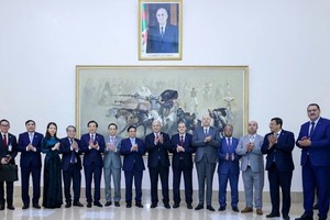 Thủ tướng Phạm Minh Chính hội kiến Chủ tịch Hạ viện Algeria.