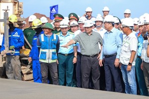 Thủ tướng Phạm Minh Chính kiểm tra Cảng hàng không quốc tế Long Thành. Ảnh: VGP.