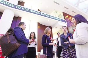 Các nhà đầu tư ngoại đang tăng sự quan tâm đến thị trường chứng khoán Việt Nam sau khi được nâng hạng. Ảnh: Lê Toàn 