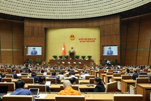 Bộ trưởng Bộ Tài chính Nguyễn Văn Thắng báo cáo giải trình trước khi Quốc hội bấm nút - Ảnh: Duy Linh. 