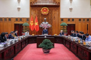 Thủ tướng Chính phủ Phạm Minh Chính chủ trì cuộc làm việc của Thường trực Chính phủ với lãnh đạo các bộ ngành và thành phố Hà Nội để cho ý kiến, góp ý về các định hướng lớn quy hoạch Hà Nội - Ảnh: VGP.