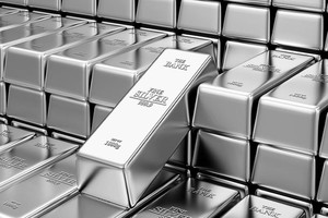 Bạc thiết lập đỉnh mới trong lịch sử nhờ kho dự trữ cạn kiệt 