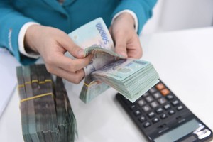 Các ngân hàng đang nâng lãi suất huy động để gia cố thanh khoản