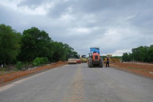 Dự án Đường ven biển kết nối hành lang kinh tế Đông - Tây, tỉnh Quảng Trị hiện đã được gia hạn tiến độ đến năm 2027. Ảnh: Trần Tuyền