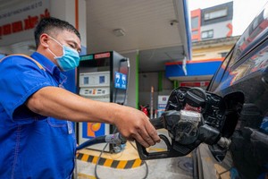 Lại có thêm thương nhân phân phối xăng dầu đã chủ động trả lại giấy xác nhận đủ điều kiện kinh doanh cho Bộ Công thương. 