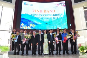 HOSE vinh danh 10 CTCK trong phiên giao dịch khai Xuân 