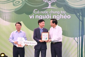 Đại diện Tập đoàn Geleximco trao ủng hộ 20 tỷ đồng cho Quỹ “Vì người nghèo”