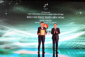 Phân bón Cà Mau (DCM) đạt cú đúp giải thưởng Bình chọn Doanh nghiệp niêm yết