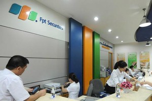 Chứng khoán FPT (FTS): Chủ tịch HĐQT đã mua xong 124.700 cổ phiếu