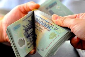 Lương “khủng” sếp ngân hàng: Trong chán ngoài thèm