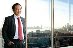 Sau 3 năm ẩn tích từ sau thương vụ bán công ty cho nhà đầu tư nước ngoài, ông Phan Quốc Công, cha đẻ của thương hiệu mỹ phẩm X-men, đã xuất hiện với một diện mạo mới