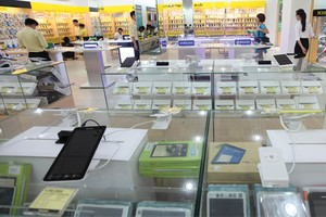 Khách hàng dễ dàng vay mua điện thoại, máy tính bảng với lãi suất đến 4,3%/tháng