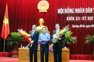 Phó Thủ tướng Phạm Bình Minh chúc mừng hai đồng chí Nguyễn Văn Đọc, Nguyễn Đức Long giữ cương vị mới