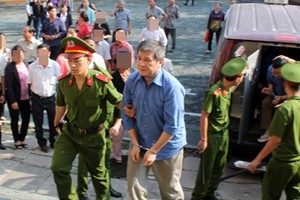 Bị cáo Dương Thanh Cường được dẫn giải vào tòa sáng nay