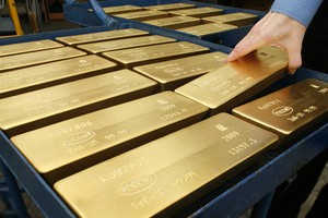 Vàng ngày 25-2: Giữ giá nhờ nhu cầu trú ẩn tăng