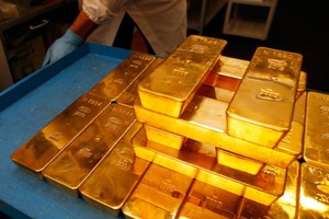 Ám ảnh “chiến tranh lạnh” làm “nóng” giá vàng