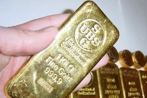 Vàng trong nước tăng trở lại, USD giảm nhẹ