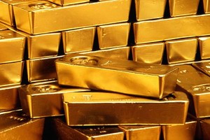 Vàng giảm mạnh, USD vọt lên cao nhất hơn 10 tháng