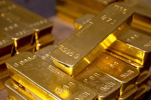 Nga rút quân, vàng rút giá