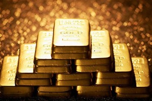 Nga dồn quân đến gần Ukraine, vàng tăng ngày thứ hai liên tiếp