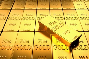 Fed khiến vàng giảm mạnh, USD tăng vọt