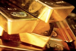 Giá vàng xáo trộn bởi tin đồn hòa bình ở Ukraine