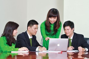 2015, bình quân mỗi tháng Vietcombank chi hơn 24 triệu đồng/người