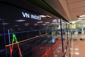 Thị trường chứng khoán đón tháng 12 khác lạ