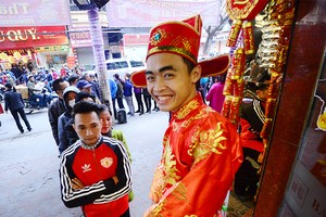 Rồng rắn xếp hàng mua vàng ngày vía Thân Tài