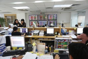 Cuộc đua miễn phí giao dịch phái sinh: Người tiếp tục, kẻ rời cuộc đua