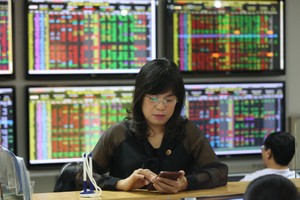 Thị trường chờ “chất xúc tác”