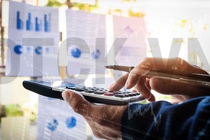 1/3 doanh nghiệp trên sàn công bố BCTC: Du lịch giảm sâu; dược phẩm, khai khoáng, hoá chất “miễn nhiễm” Covid