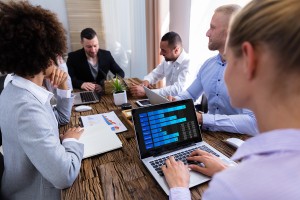 Lo ngại về lãi suất khiến giới đầu tư bán mạnh cổ phiếu