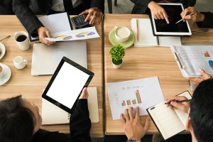 Khối ngoại mua vào nhỏ giọt, bán ròng tới hơn 870 tỷ đồng trong phiên giảm sâu ngày 16/10