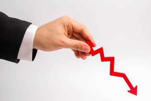 Giá dầu giảm xuống mức thấp nhất kể từ năm 2021