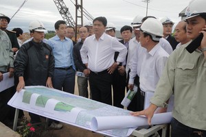 Đầu tàu giao thông và câu chuyện dựng trứng