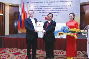 Bóng dáng  trung tâm công nghiệp “vàng đen”