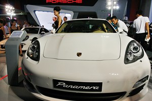 Chủ xe sang chuẩn bị móc tiền tỷ nộp thuế chính chủ