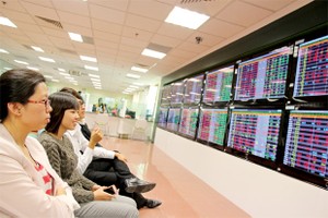 Dòng tiền chảy nhanh hơn trên TTCK