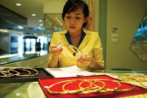 Vàng lộ dấu hiệu khan hàng