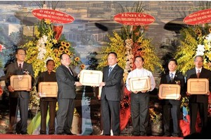 Thành phố mới Bình Dương: Eurowindow nhận bằng khen về thi công