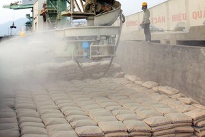 Nhờ duy trì kênh xuất khẩu, doanh nghiệp xi măng đã duy trì được sản xuất, giảm áp lực hàng tồn kho 